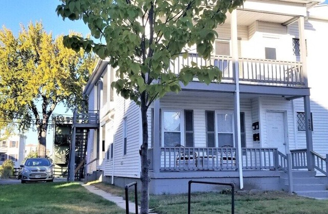 Stylish First Floor Apartment w/Private Front Porch