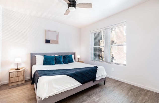 Stylish Luxe 2BR Apartment CozySuites