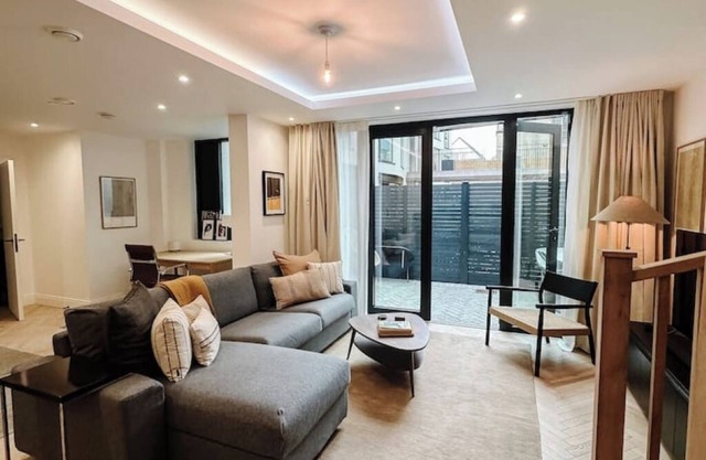 Stylish Luxury Maisonette near Brighton Pier with Gym & Cinema