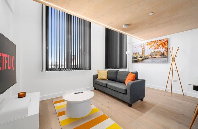 Stylish Modern Apartment: Central Manchester