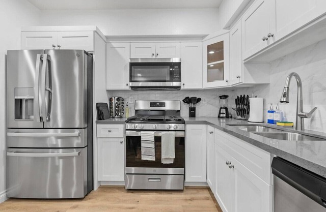 Stylish New home Near DTLA, Disneyland, SOFI