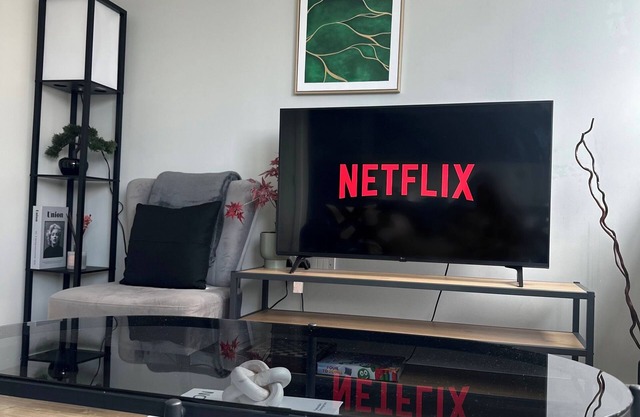 Stylish Old Trafford Apartment with Free Parking, WiFi & Board Games