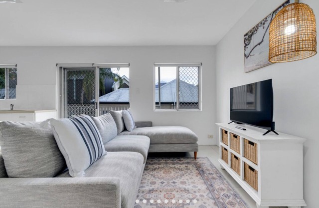 Stylish one bedroom flat in the Paddington, Brisbane. Five minutes to the city.