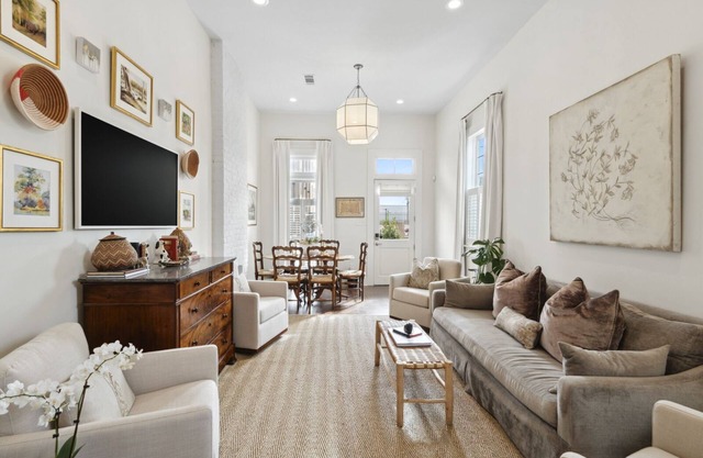 Stylish & Private Uptown NOLA Home & yard.