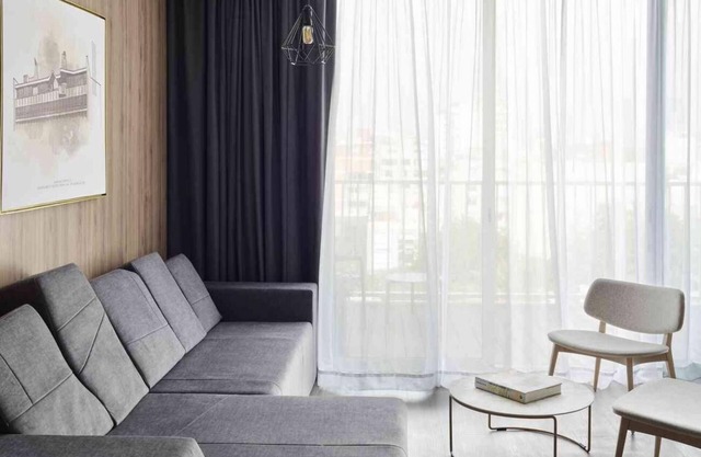 Stylish Sanctuary: Pet-Friendly Retreat with Spa & Shuttle Service!