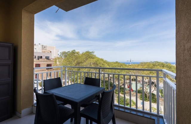 Stylish Seaview Stay in Mellieħa