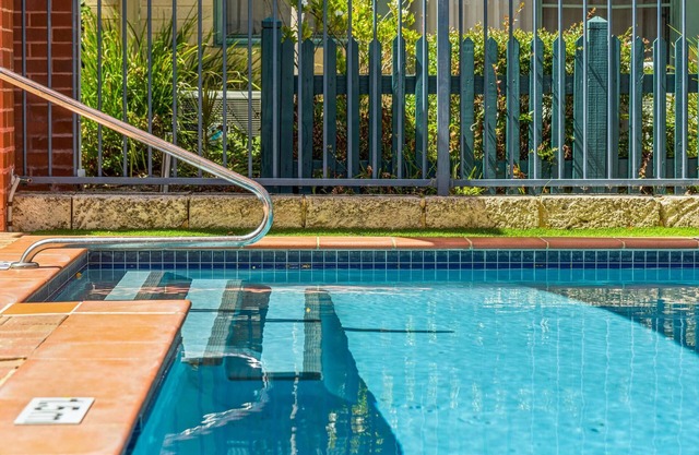 Stylish two bedroom apartment with swimming pool & spa.