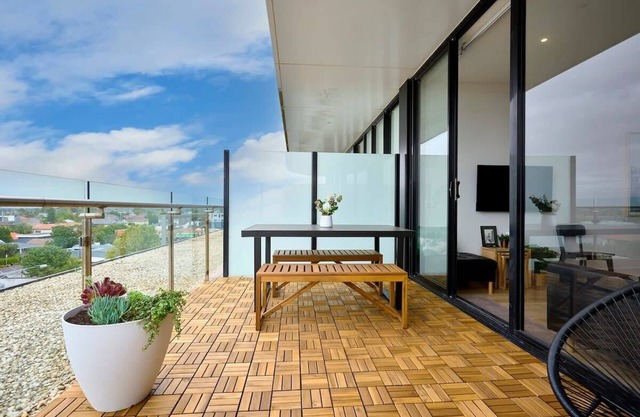 Stylish Urban Retreat: Prime Location