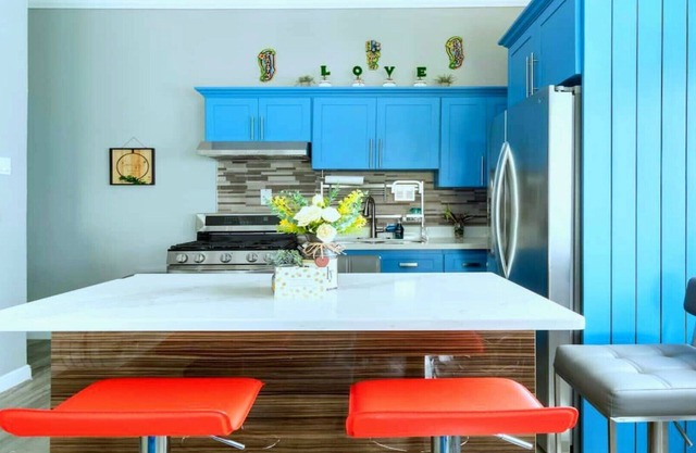 Stylishly Modern Apt° in Upscale Area ~with Private Beach & Pool Access