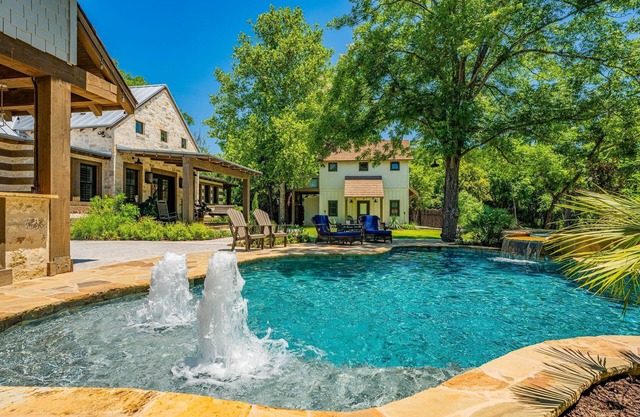 Sugar Creek Suite #7 @LOST CREEK LODGE Private Estate. 2 Blocks off Main St.