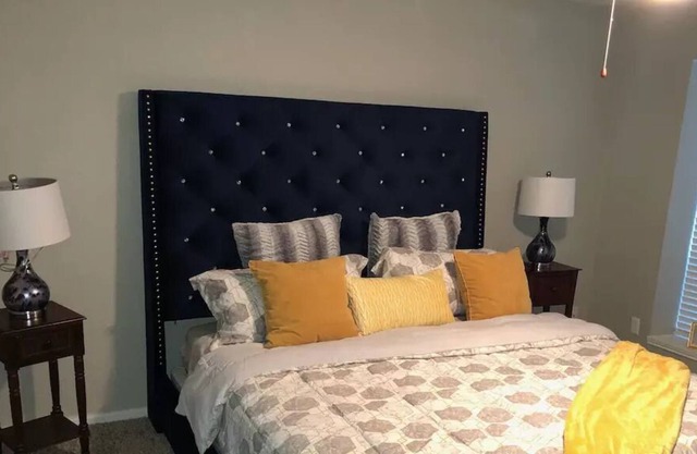 Sugar Land 2/2 Private Garage Walk In Shower