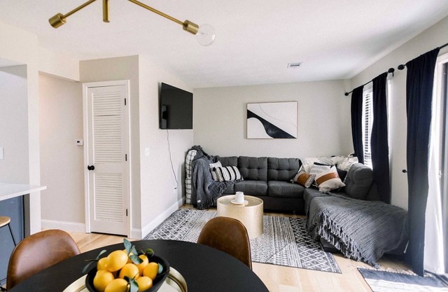 Suite Dreams – Condo for 4