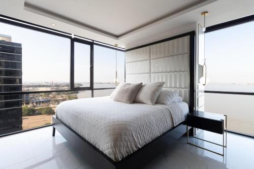 Suite Esquinera con Vista al Rio Puerto Santa Ana, Guayaquil
