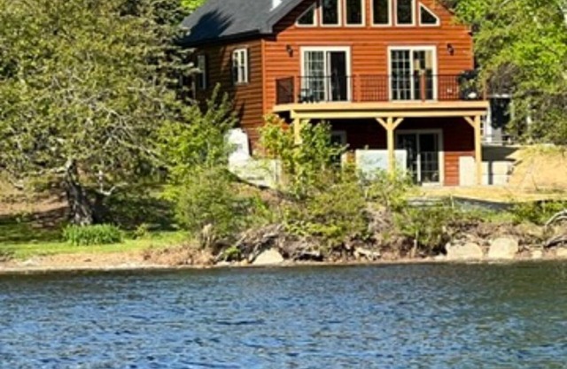 Summer Getaway on North Pond - Hidden Harlow Lane Retreat