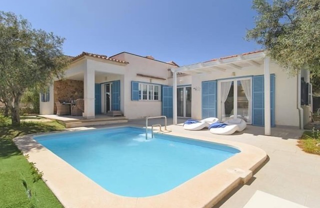 Sun and Sea House. House with pool for 6 people.