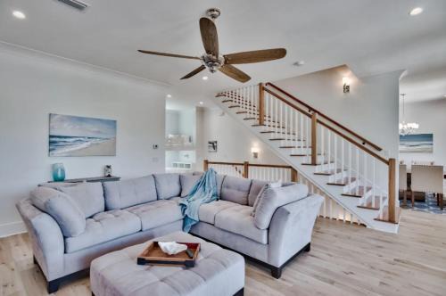 Sun Justice 4 bd 4bth close to beach