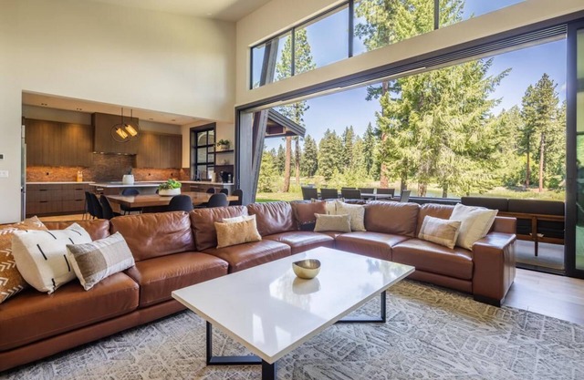 Suncadia 6 bdrm luxurious with magnificent golf views