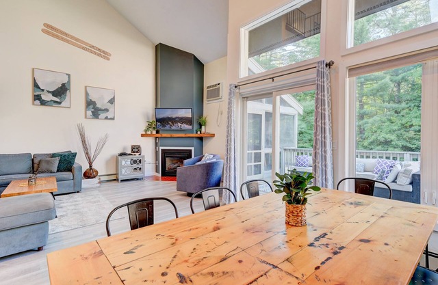 Sunday Slopes - Game Room + Central Location!