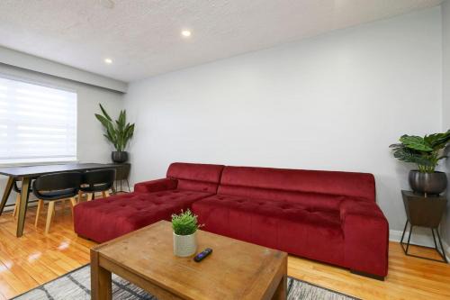 Sunny 2BR unit in Montreal