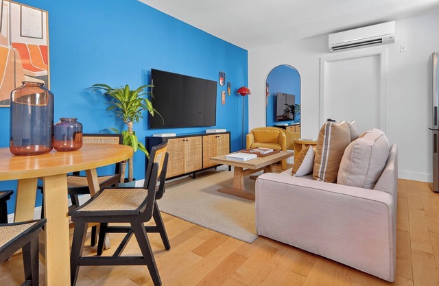 Sunny 3-BR w/AC near Newtown Creek Nature Walk — East Williamsburg Gem