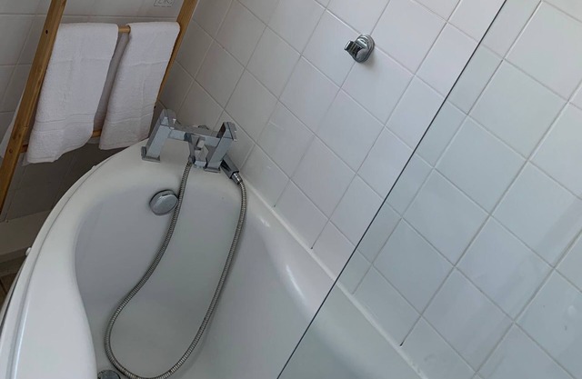 Sunny 4 bedroom house with free parking on site