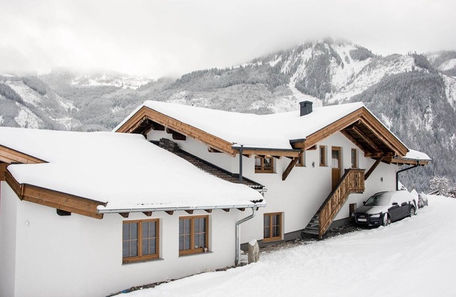 Sunny Alpine Apartment by the Slopes
