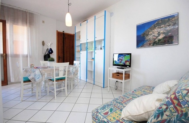 Sunny and Airy Stay Just Few Minutes to the Beach