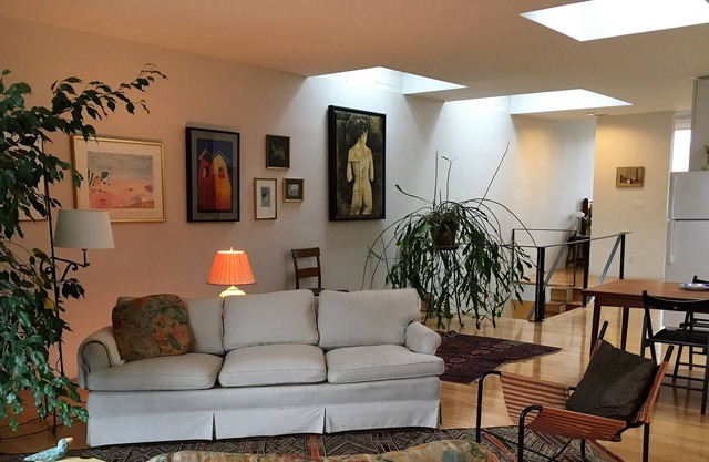 Sunny art-filled apartment in historic Bolton Hill, Baltimore