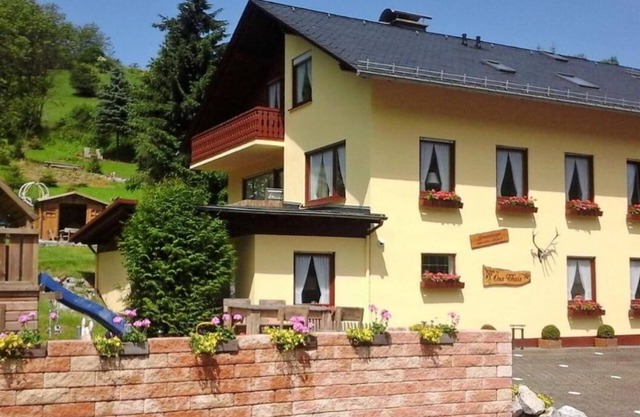 Sunny Holiday Apartment with 3 Balconies and Stunning Mountain Views