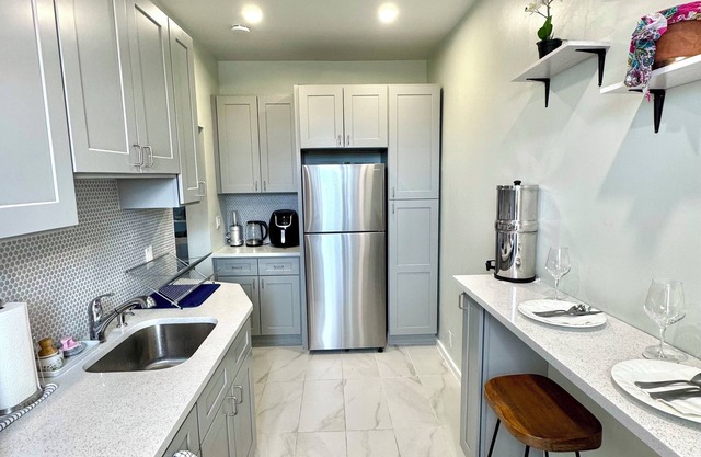 Sunny Jersey City 1BR – Extended Stays, King Bed & Park View, 25min to NYC & EWR
