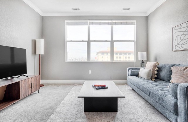 Sunny Santana Row 1BR w/Pool & Gym, 10 mins to Google, by Blueground