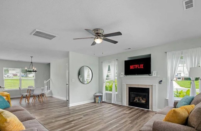 Sunny Spacious Oasis | 10 min fr Whitewater Center