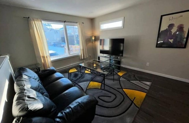 Sunny suite in Wolseley