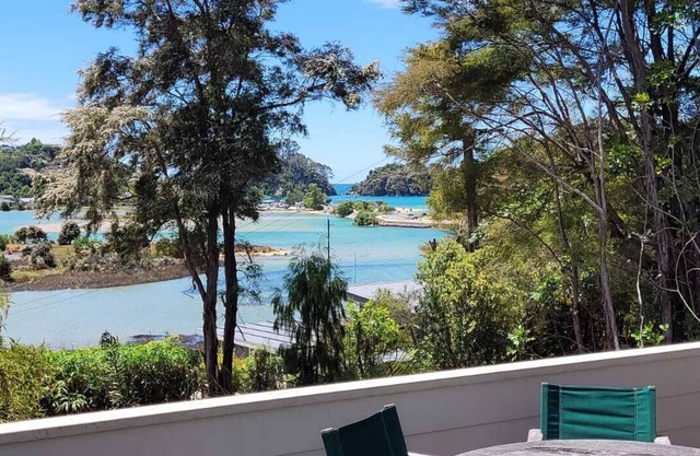 Sunny & tranquil house by the beaches and MTB Park!