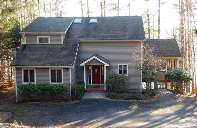 Sunnyview Lane Wallenpaupack Lakefront Chalet Spectacular Sunsets private dock