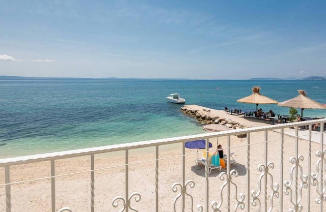 Sunrise Beach Apartment