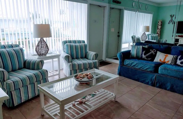 Sunrise Ocean Suites - Apt w/Balcony #203