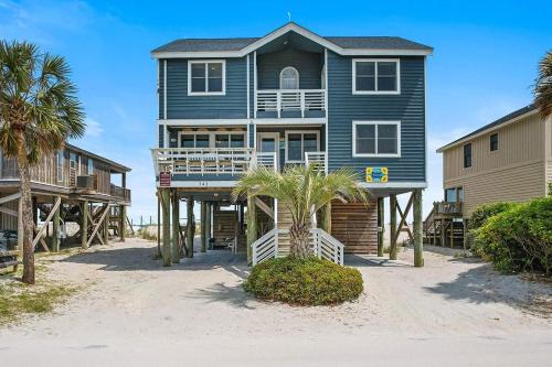 Sunrise to Sunset Oceanfront Home with Creek Dock