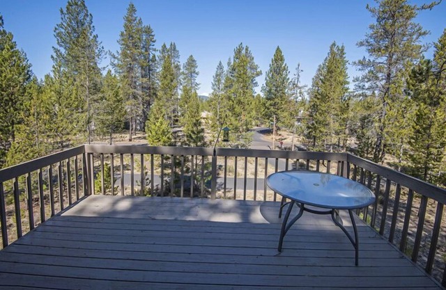 Sunriver Beauty Has Space, Hot Tub, Bikes, SHARC Passes and More!