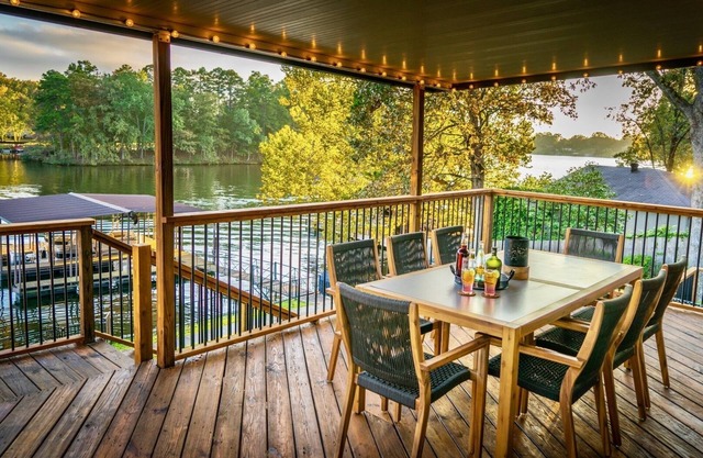 SUNSET BAY SPACIOUS LAKEFRONT HOME WITH PERSONAL DOCK MINUTES FROM OAKLAWN