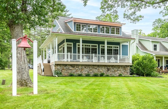 Sunset Cove | Dog Friendly, Lakefront, Dock!