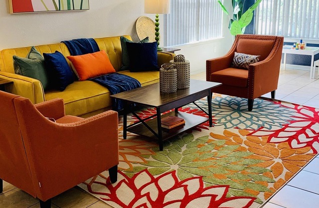 Sunset 🧡 Palms Villa (Military +Pet Friendly)