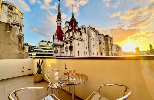 Sunset Penthouse in great location for tourists