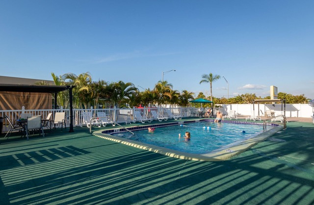 Sunshine Inn & Suites Venice, FL