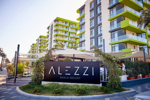 SUNSHINE PLACE ApartHotel Pool & Spa Mamaia Nord