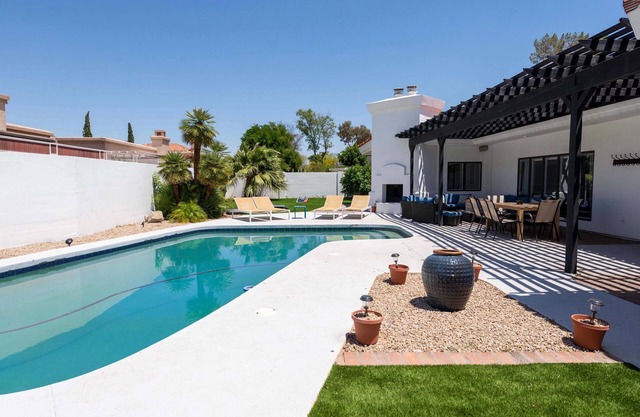 Sunshine Villa by HomeSlice Stays