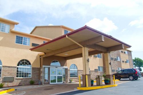 Super 8 by Wyndham Kansas City