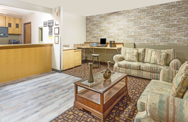 Super 8 by Wyndham Logan