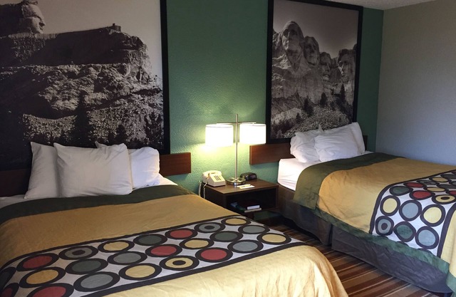 Super 8 by Wyndham Redfield