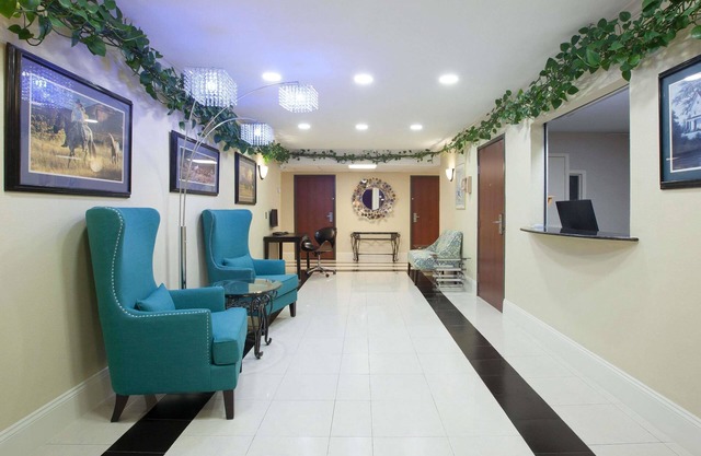 Super 8 by Wyndham Sulphur